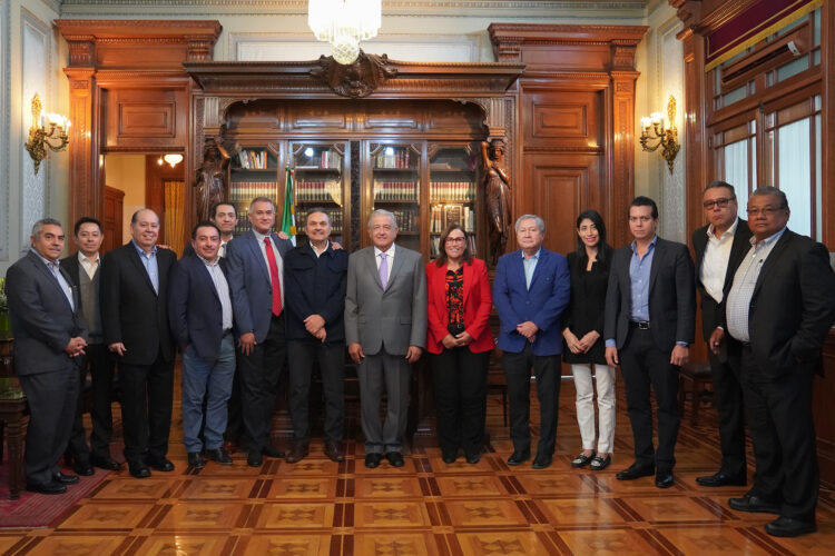 AMLO REUNIÓN REFINERIAS