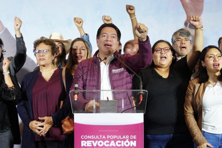 El dirigente nacional de Morena, durante su conferencia de prensa.