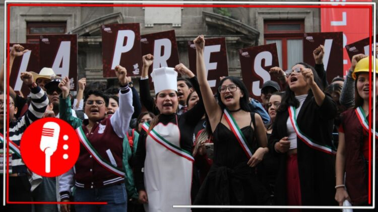 "Las mujeres podemos ser presidentas": Jóvenes mexicanas se colocan banda presidencial en apoyo a Sheinbaum